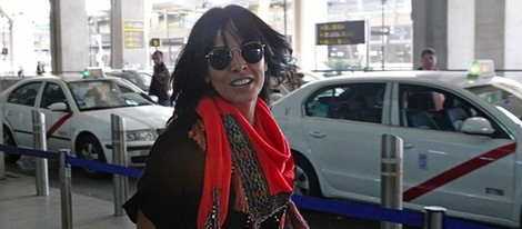 Raquel del Rosario sonríe en el aeropuerto de Barajas
