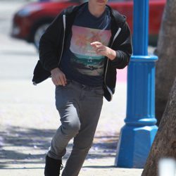 Brooklyn Beckham corriendo por las calles de Los Ángeles