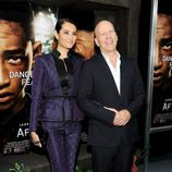 Bruce Willis y su pareja Emma Heming en el estreno de 'After Earth' en Nueva York