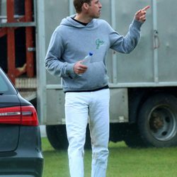 El Príncipe Guillermo de Inglaterra tras un partido de polo