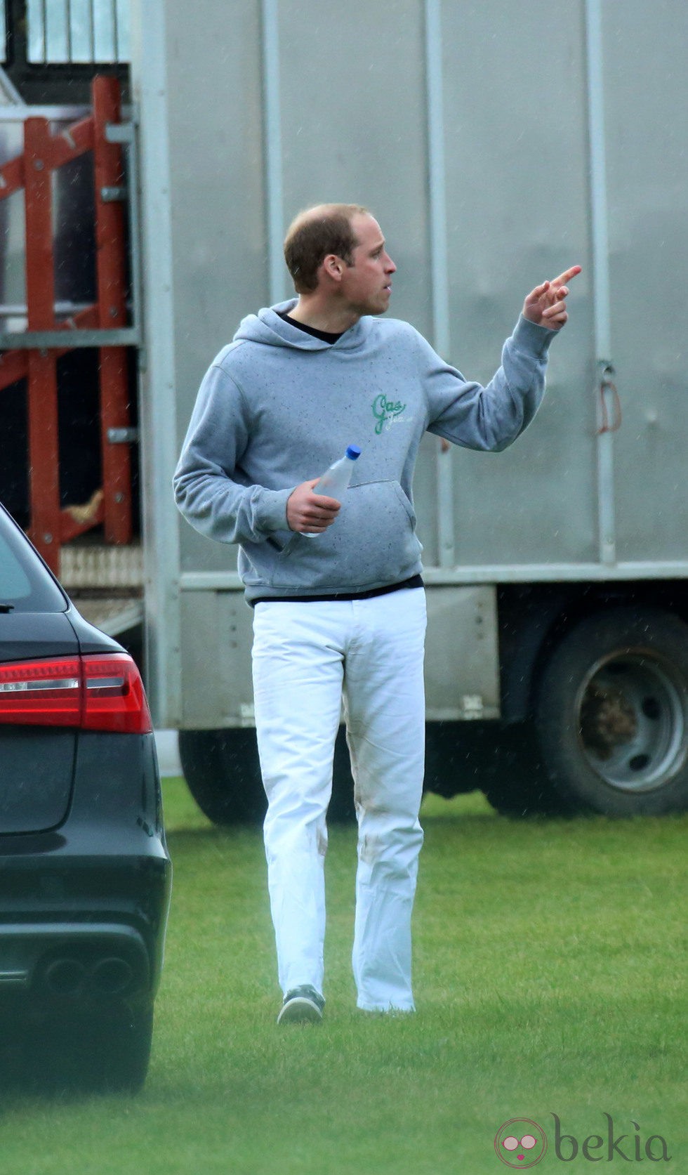 El Príncipe Guillermo de Inglaterra tras un partido de polo