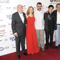 El director y el reparto de 'Hijo de Caín' en su estreno en Madrid