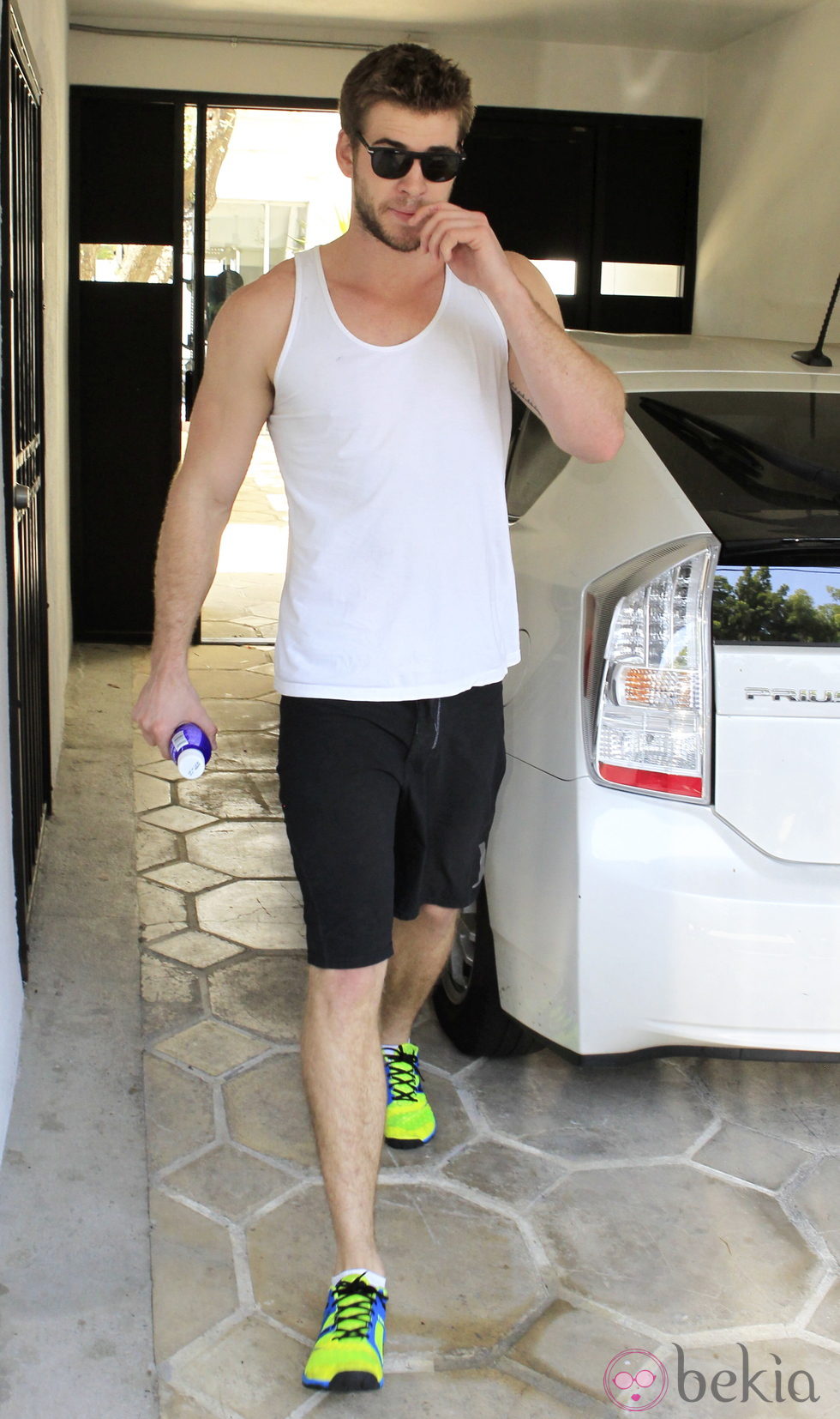 El actor Liam Hemsworth entrenando en el gimnasio.