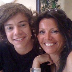 El One Direction Harry Styles con su madre, Anne Cox