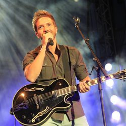 Pablo Alborán celebrando su 24 cumpleaños con un concierto en Cáceres