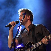 Pablo Alborán dando un concierto en Cáceres para celebrar su 24 cumpleaños