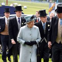 La Reina Isabel, el Duque de Edimburgo y el Príncipe Andrés en el Derby de Epsom 2013