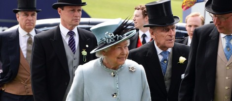 La Reina Isabel, el Duque de Edimburgo y el Príncipe Andrés en el Derby de Epsom 2013