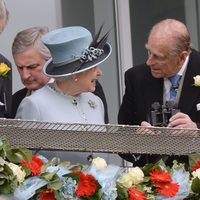 La Reina Isabel y el Duque de Edimburgo en el Derby de Epsom 2013