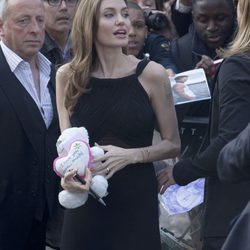 Angelina Jolie reaparece en público tras someterse a la doble mastectomía