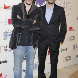 Sergio Peris Mencheta y Juan Diego Botto en la alfombra roja de los Premios Unión de Actores 2012