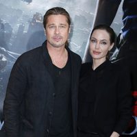 Angelina Jolie y Brad Pitt en la promoción de 'Guerra Mundial Z' en París