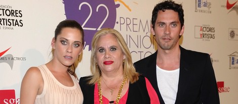 Paco León, María León y Carmina Barrios en la alfombra roja de los Premios Unión de Actores 2012