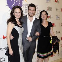 Silvia Marsó acompañada en la alfombra roja de los Premios Unión de Actores 2012