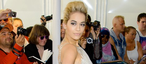 Rita Ora en los Premios Glamour Mujer del Año 2013 en Londres