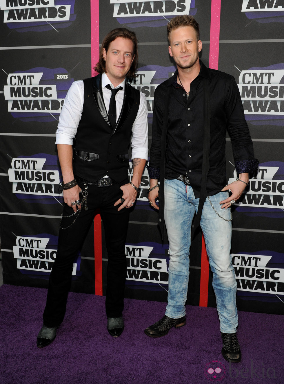 Tyler Hubbard y Brian Kelley en los CMT Awards 2013