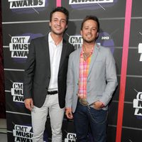 Paul Jolley y Easton Corbin en los CMT Awards 2013