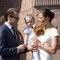 Los Príncipes Victoria y Daniel con su hija Estela en el Día Nacional de Suecia 2013