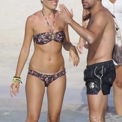 Xavi Hernández y Nuria Cunillera durante unas vacaciones en Formentera