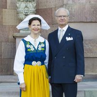 Los Reyes Carlos Gustavo y Silvia en el Día Nacional de Suecia 2013