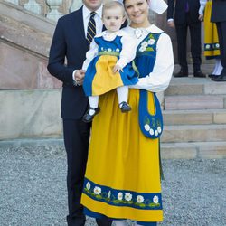 Los Príncipes Victoria, Daniel y Estela en el Día Nacional de Suecia 2013