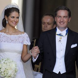 La Princesa Magdalena de Suecia y Chris O'Neill cogidos de la mano tras su boda