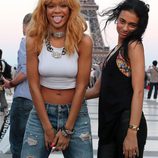 Rihanna posa sin sujetador junto a la Torre Eiffel