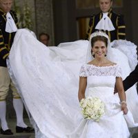 La Princesa Magdalena de Suecia y Chris O'Neill saliendo de la Capilla del Palacio Real de Estocolmo