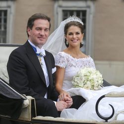 La Princesa Magdalena de Suecia y Chris O'Neill recorren Estocolmo en calesa en su boda