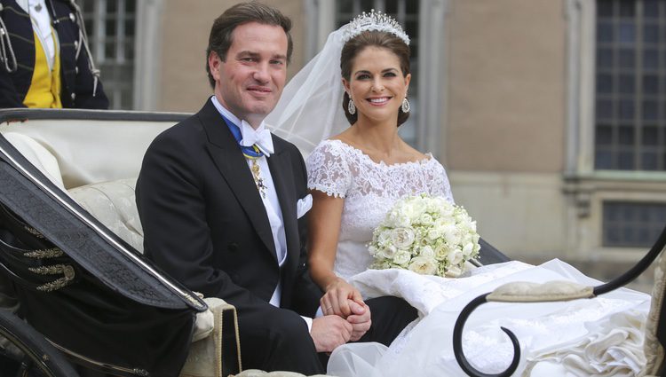 La Princesa Magdalena de Suecia y Chris O'Neill recorren Estocolmo en calesa en su boda