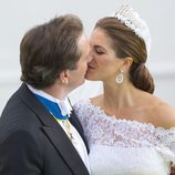 La Princesa Magdalena de Suecia y Chris O'Neill besándose tras su paseo en calesa por Estocolmo