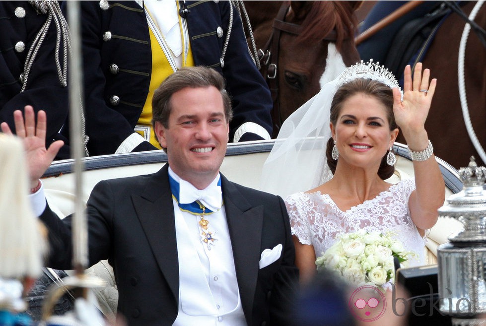 La Princesa Magdalena de Suecia y Chris O'Neill saludando como marido y mujer