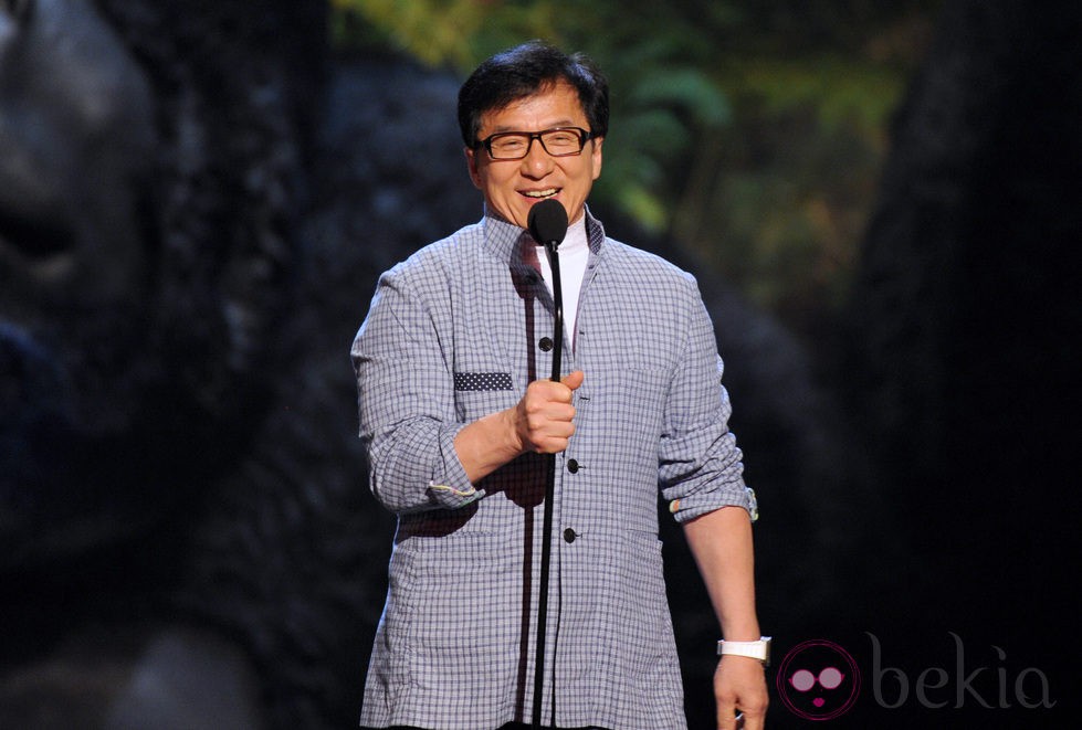 Jackie Chan a su llegada a los Guys Choice Awards 2013