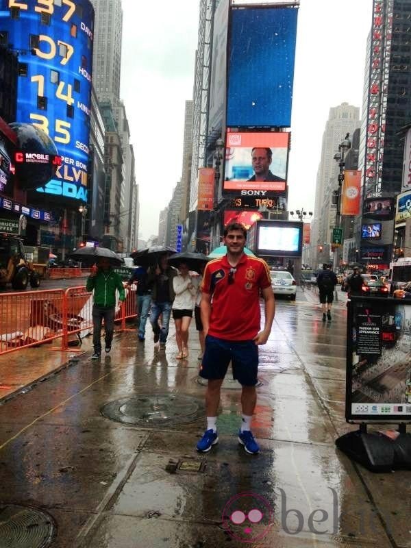 Iker Casillas en Times Square durante un paseo por Nueva York antes del amistoso España-Irlanda