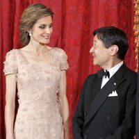 La Princesa Letizia y Naruhito de Japón se dedican una sonrisa en una cena de gala