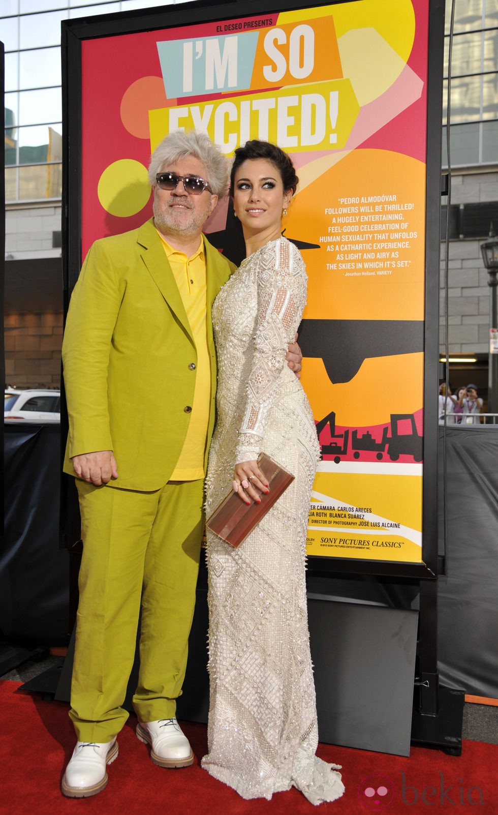 Pedro Almodóvar y Blanca Suárez en el estreno de 'Los amantes pasajeros' en Los Angeles