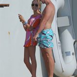 Patrick Schwarzenegger junto a su novia de vacaciones