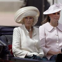 Camilla Parker y Kate Middleton en Trooping the Colour 2013