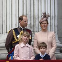 Los Condes de Wessex y sus hijos en Trooping the Colour 2013