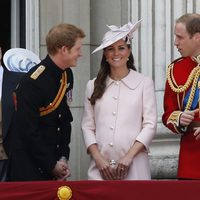 El Príncipe Harry y los Duques de Cambridge en Trooping the Colour 2013