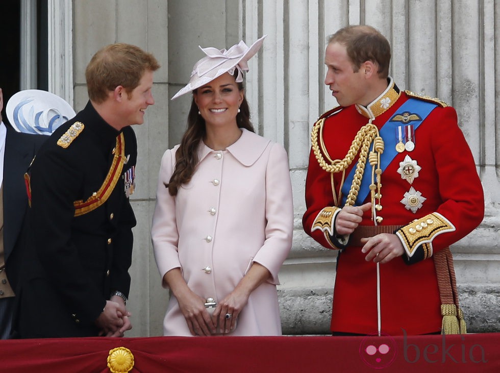 El Príncipe Harry y los Duques de Cambridge en Trooping the Colour 2013