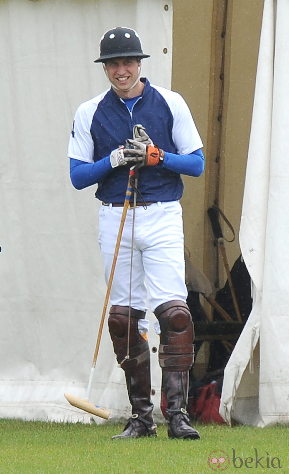El Príncipe Guillermo en un partido de polo benéfico en Gloucestershire