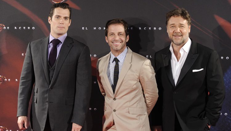 Henry Cavill, Zack Snyder y Russell Crowe en el estreno de 'El hombre de acero' en Madrid