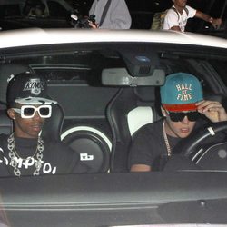 Justin Bieber y Lil Twist tras golpear al fotógrafo con el coche