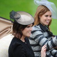 Las Princesas de York saludan sonrientes en la inauguración de Ascot 2013