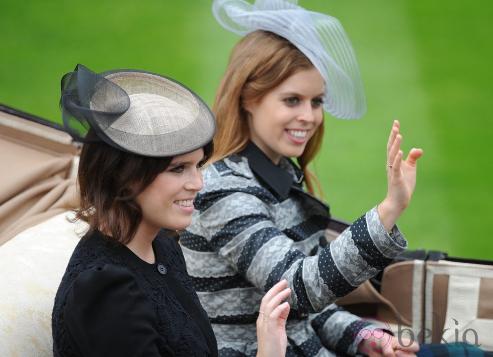 Las Princesas de York saludan sonrientes en la inauguración de Ascot 2013