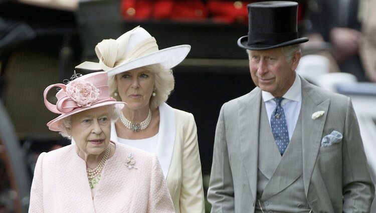 La Reina, el Príncipe de Gales y la Duquesa de Cornualles en la inauguración de Ascot 2013