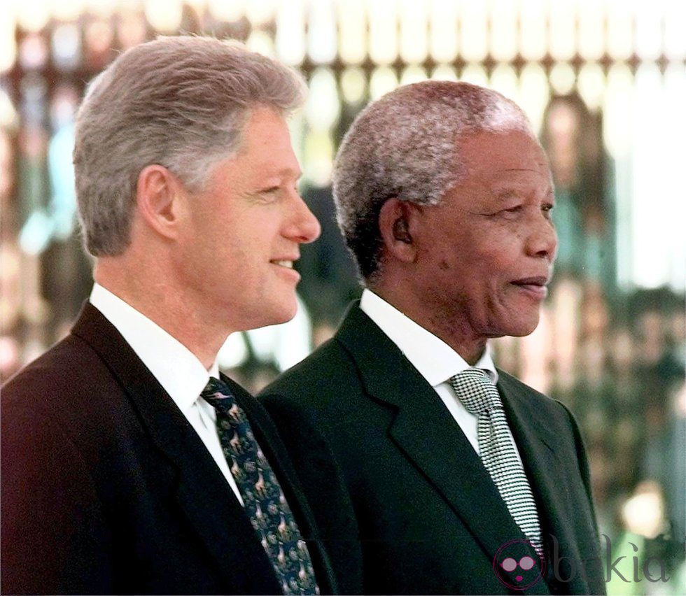 Bill Clinton y Nelson Mandela durante un actor oficial