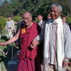 Nelson Mandela con el Dalai Lama en 1996