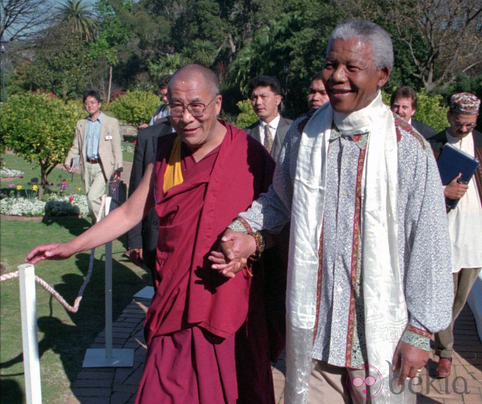 Nelson Mandela con el Dalai Lama en 1996